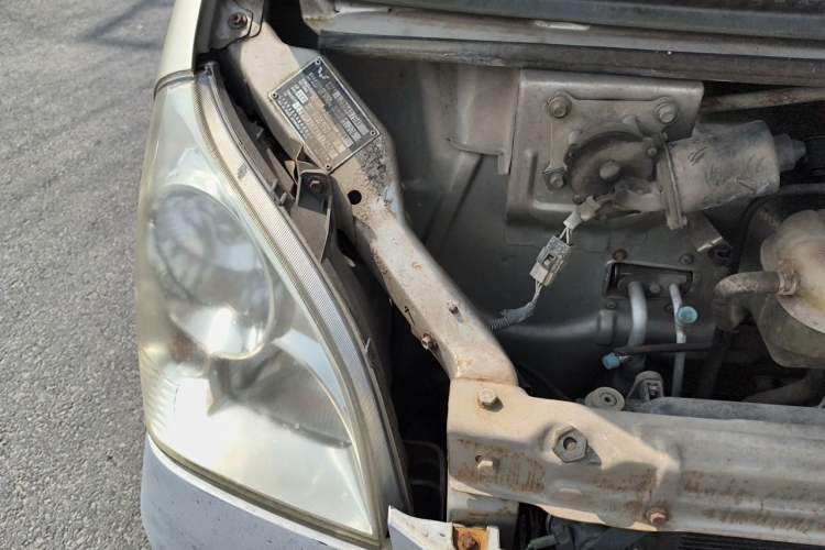 Used Wuling Rongguang 2011 1.2L Base Version Engine Bay Right