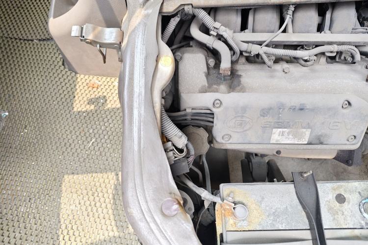 Used Wuling Rongguang 2011 1.2L Standard Version Engine Bay Right