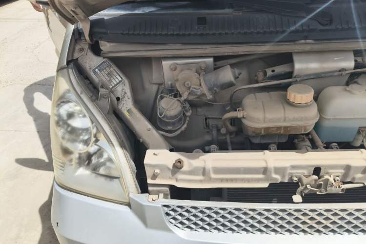 Used Wuling Rongguang 2011 1.2L Base Version Engine Bay Right