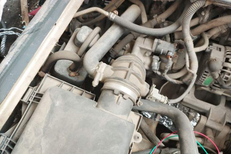 Used Wuling Rongguang 2011 1.2L Base Version Engine Bay Right