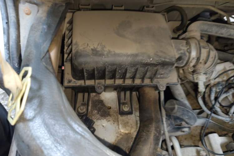 Used Wuling Rongguang 2011 1.2L Comfort Model Engine Bay Right