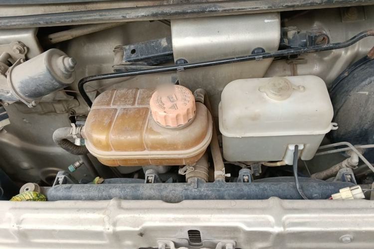 Used Wuling Rongguang 2011 1.2L Base Version Engine Bay