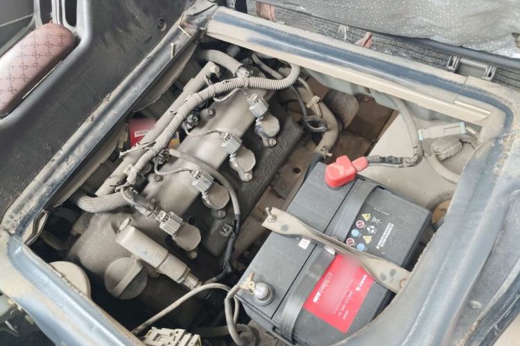 Used Wuling Rongguang 2011 1.5L Base Version Engine Bay