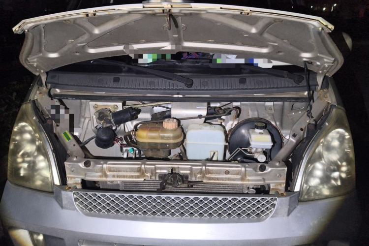 Used Wuling Rongguang 2011 1.2L Standard Version Engine Bay
