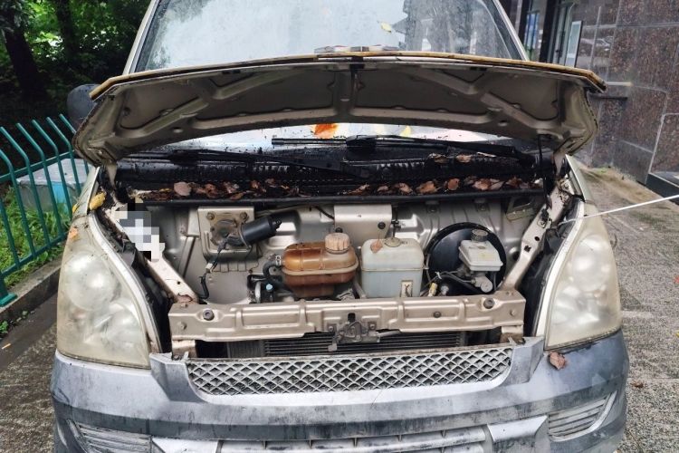 Used Wuling Rongguang 2011 1.2L Comfort Model Engine Bay