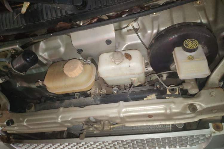 Used Wuling Rongguang 2011 1.2L Base Version Engine Bay