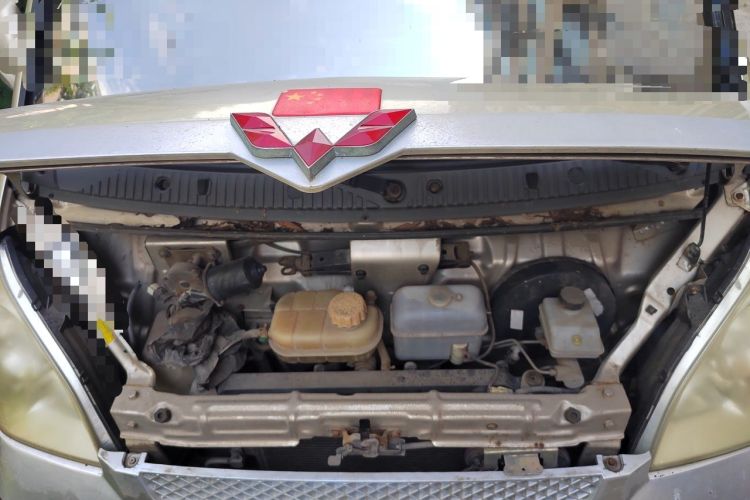 Used Wuling Rongguang 2011 1.2L Base Version Engine Bay