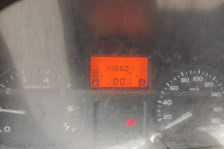 Used Wuling Rongguang 2011 1.2L Standard Version Odometer Close Up
