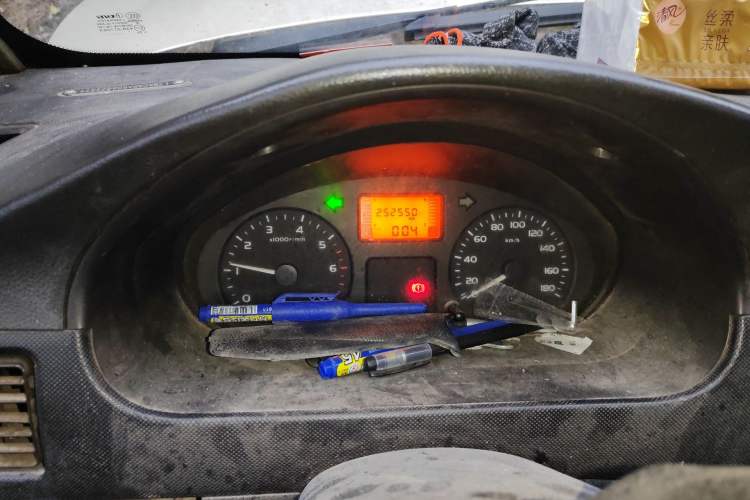 Used Wuling Rongguang 2011 1.2L Base Version Odometer Close Up