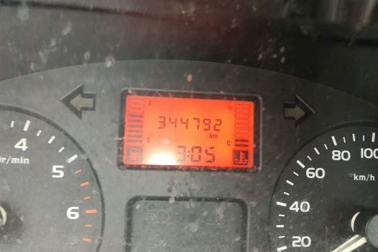 Used Wuling Rongguang 2011 1.2L Base Version Odometer Close Up