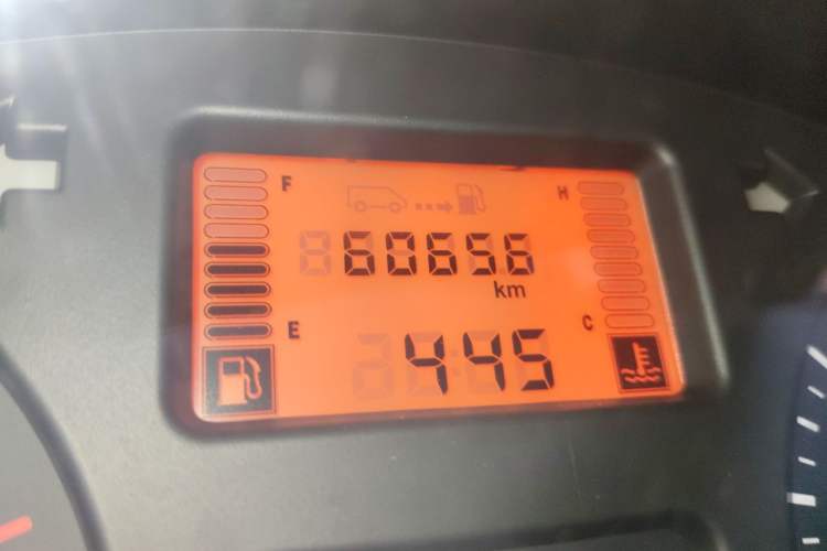 Used Wuling Rongguang 2011 1.5L Base Version Odometer Close Up