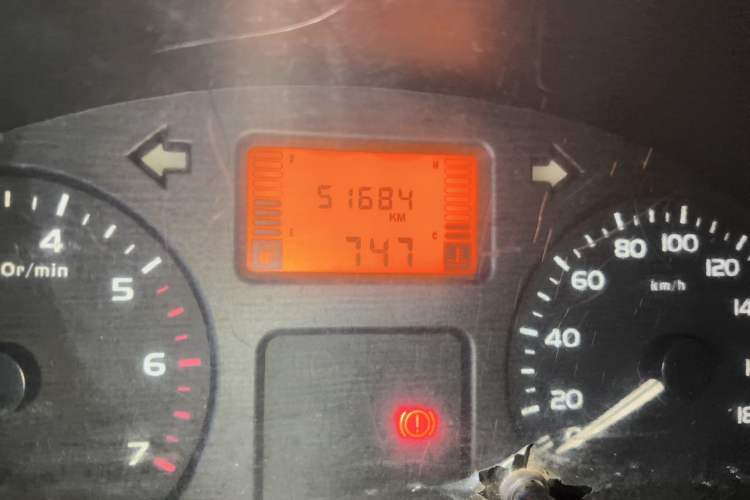 Used Wuling Rongguang 2011 1.2L Standard Version Odometer Close Up
