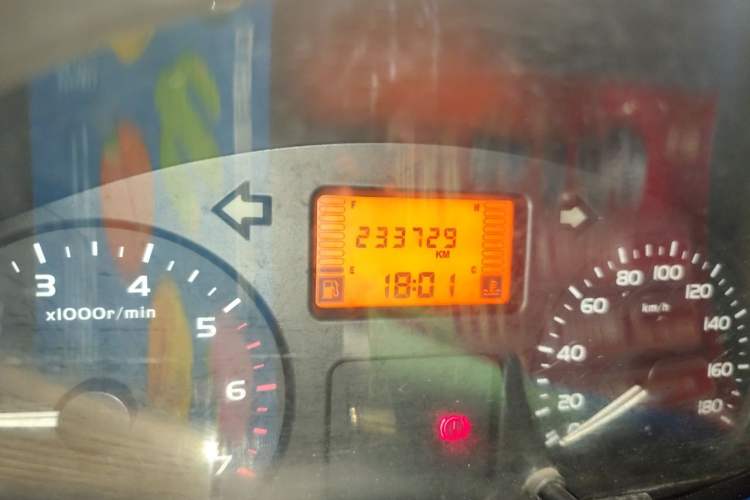Used Wuling Rongguang 2011 1.2L Comfort Model Odometer Close Up