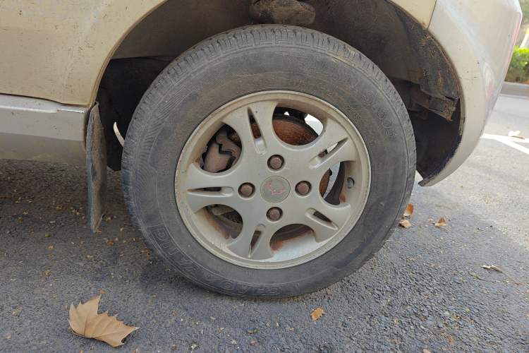 Used Wuling Rongguang 2011 1.2L Standard Version Right Front Wheel Hub