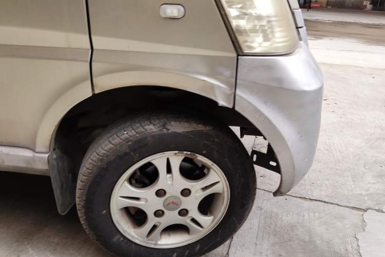 Used Wuling Rongguang 2011 1.2L Standard Version Right Front Wheel Hub