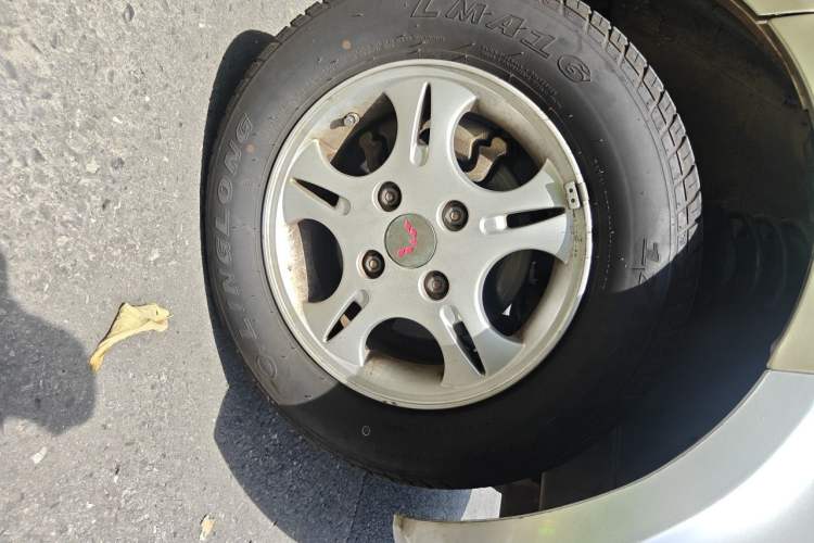 Used Wuling Rongguang 2011 1.2L Base Version Right Front Wheel Hub
