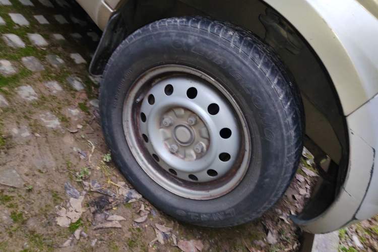 Used Wuling Rongguang 2011 1.2L Base Version Right Front Wheel Hub