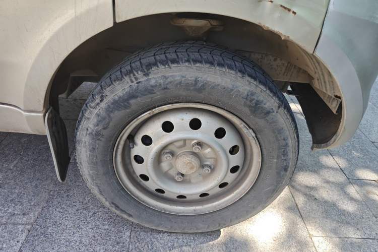 Used Wuling Rongguang 2011 1.2L Base Version Right Front Wheel Hub