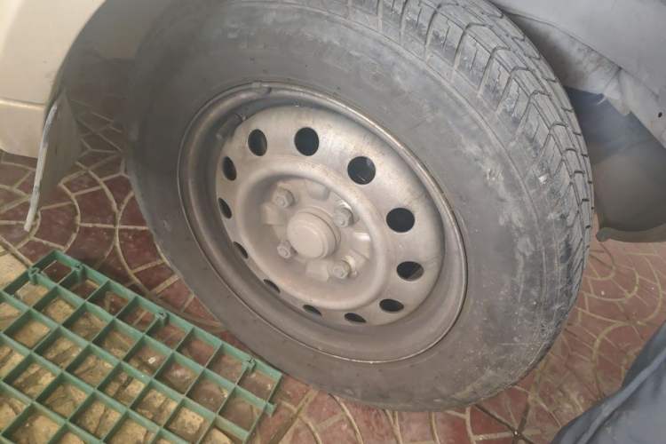 Used Wuling Rongguang 2011 1.2L Base Version Right Front Wheel Hub
