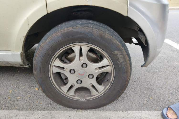 Used Wuling Rongguang 2011 1.2L Standard Version Right Front Wheel Hub