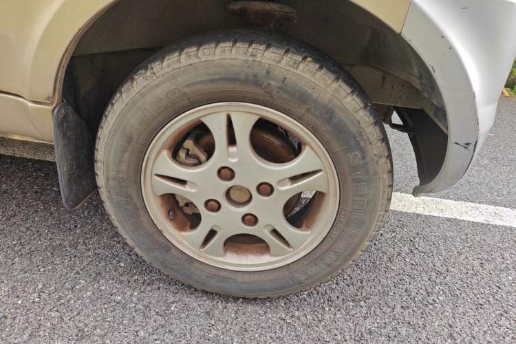 Used Wuling Rongguang 2011 1.2L Base Version Right Front Wheel Hub