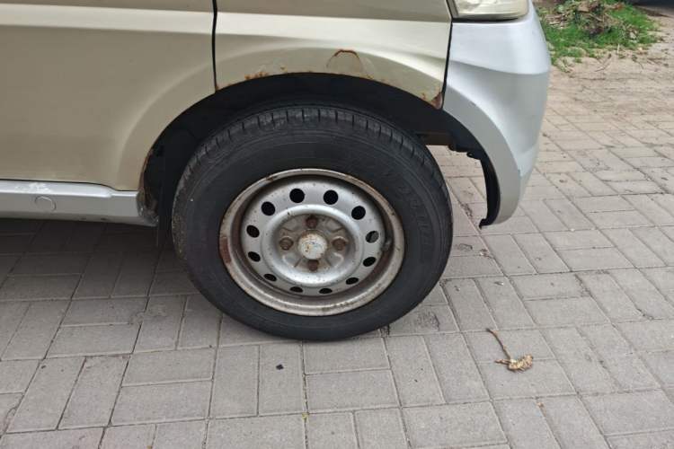 Used Wuling Rongguang 2011 1.2L Base Version Right Front Wheel Hub
