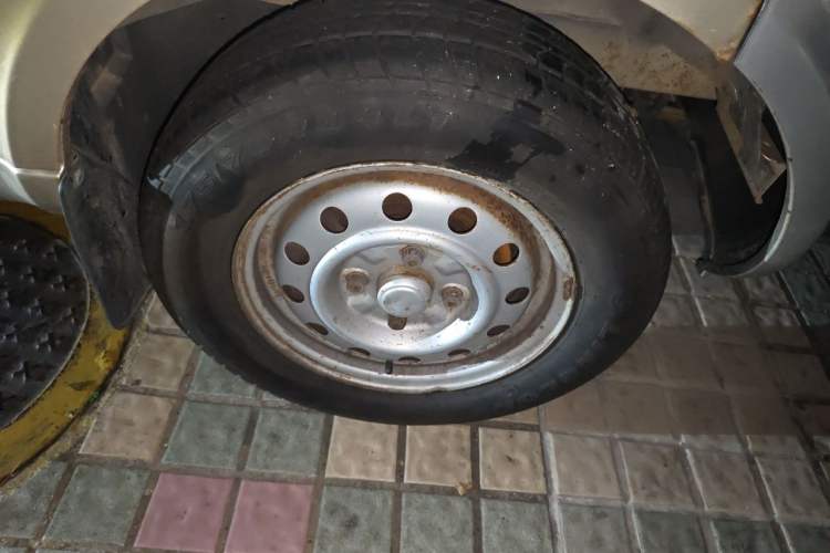 Used Wuling Rongguang 2011 1.2L Base Version Right Front Wheel Hub