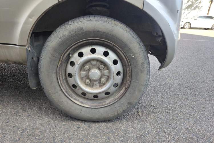 Used Wuling Rongguang 2011 1.2L Base Version Right Front Wheel Hub