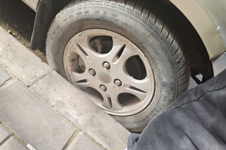 Used Wuling Rongguang 2011 1.2L Base Version Right Front Wheel Hub