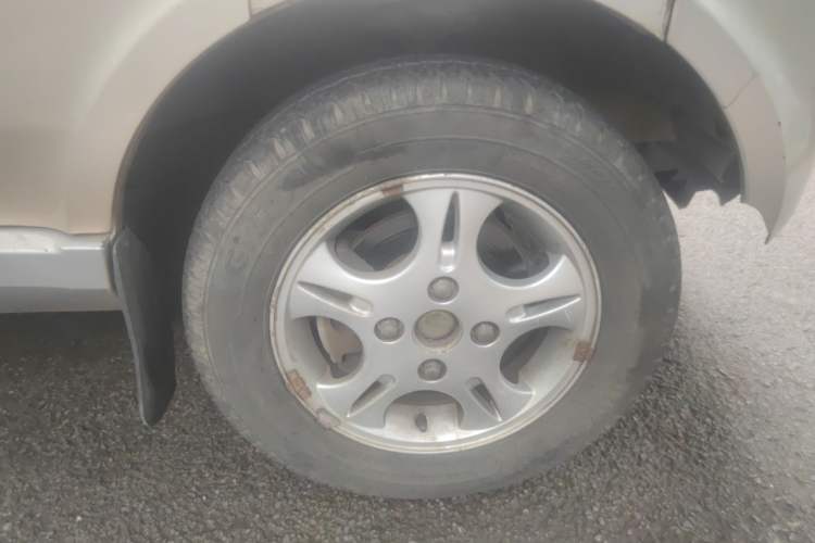 Used Wuling Rongguang 2011 1.2L Standard Version Right Front Wheel Hub