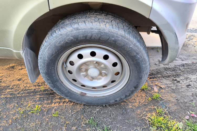 Used Wuling Rongguang 2011 1.2L Base Version Right Front Wheel Hub