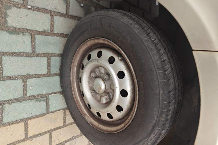 Used Wuling Rongguang 2011 1.2L Base Version Right Front Wheel Hub
