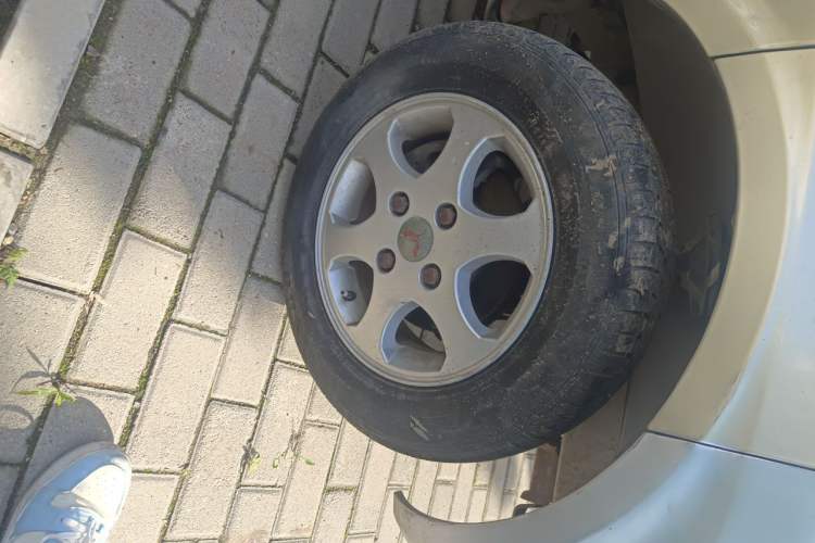 Used Wuling Rongguang 2011 1.2L Standard Version Right Front Wheel Hub