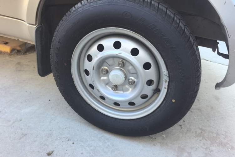 Used Wuling Rongguang 2011 1.2L Base Version Right Front Wheel Hub
