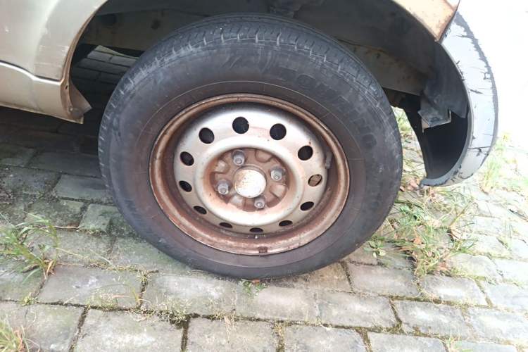 Used Wuling Rongguang 2011 1.2L Base Version Right Front Wheel Hub