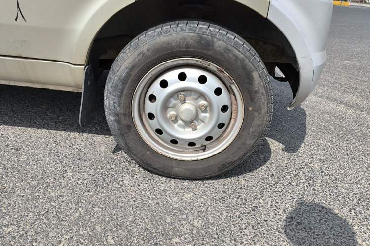 Used Wuling Rongguang 2011 1.2L Base Version Right Front Wheel Hub