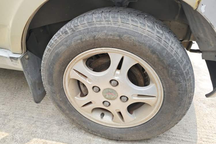 Used Wuling Rongguang 2011 1.2L Standard Version Right Front Wheel Hub