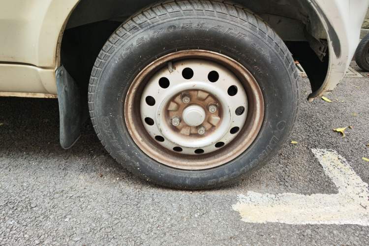 Used Wuling Rongguang 2011 1.2L Base Version Right Front Wheel Hub