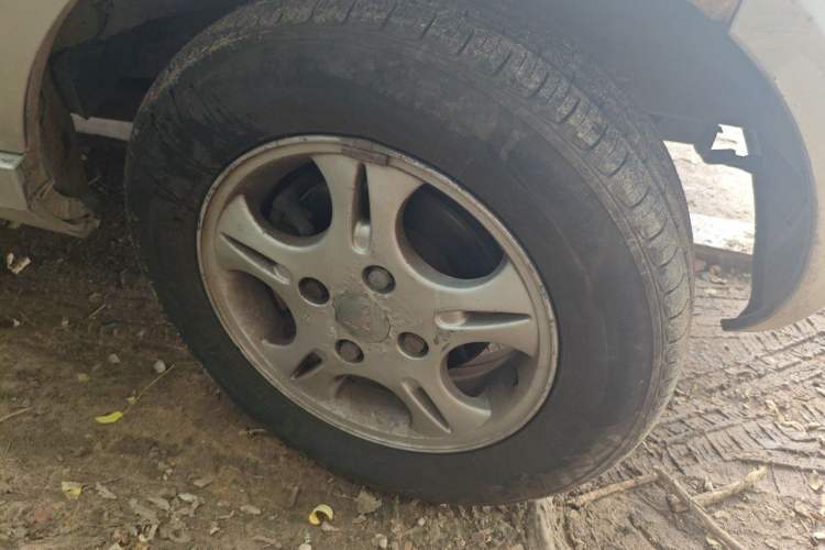 Used Wuling Rongguang 2011 1.2L Standard Version Right Front Wheel Hub