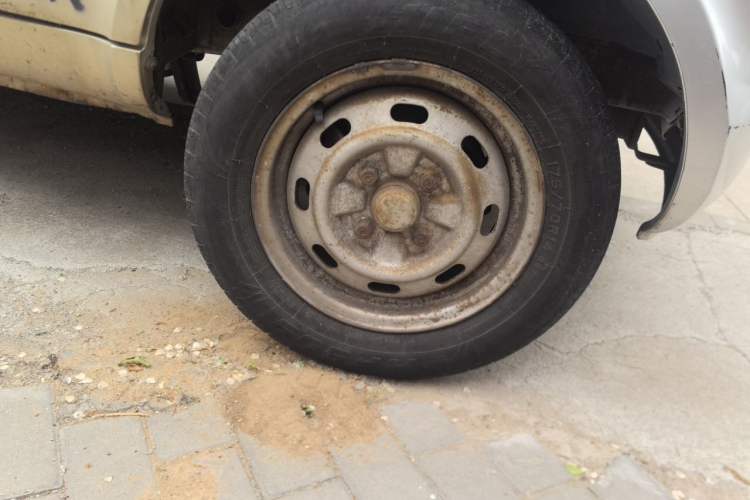 Used Wuling Rongguang 2011 1.2L Base Version Right Front Wheel Hub