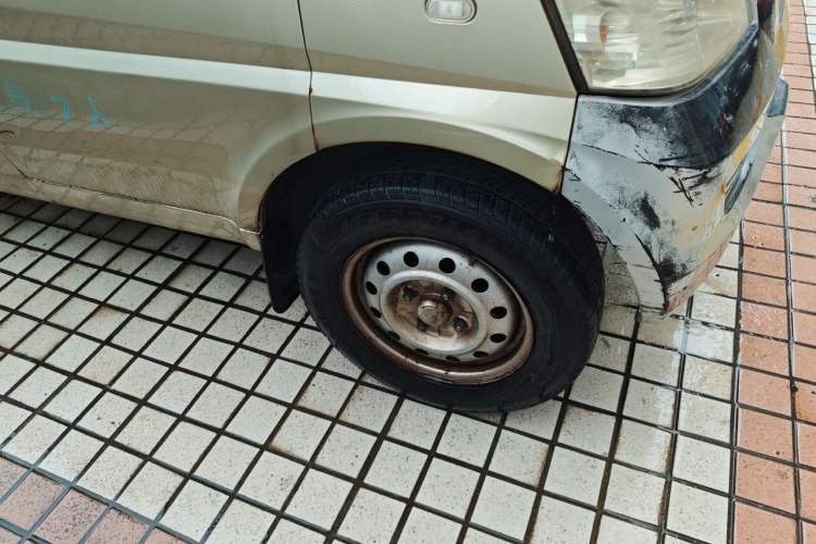 Used Wuling Rongguang 2011 1.2L Base Version Right Front Wheel Hub