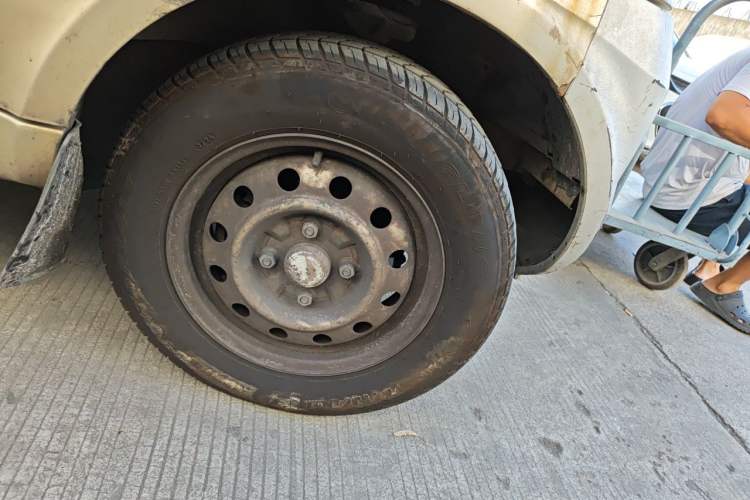 Used Wuling Rongguang 2011 1.5L Base Version Right Front Wheel Hub