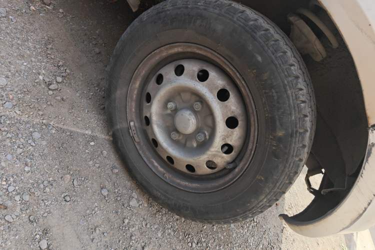 Used Wuling Rongguang 2011 1.2L Base Version Right Front Wheel Hub