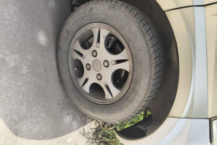 Used Wuling Rongguang 2011 1.2L Base Version Right Front Wheel Hub
