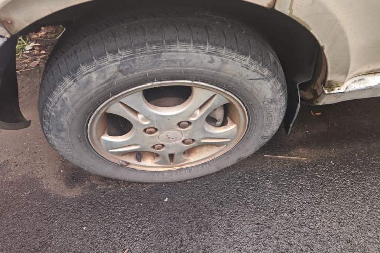 Used Wuling Rongguang 2011 1.2L Standard Version Right Front Wheel Hub