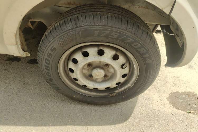 Used Wuling Rongguang 2011 1.2L Base Version Right Front Wheel Hub