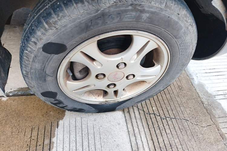 Used Wuling Rongguang 2011 1.2L Comfort Model Right Front Wheel Hub