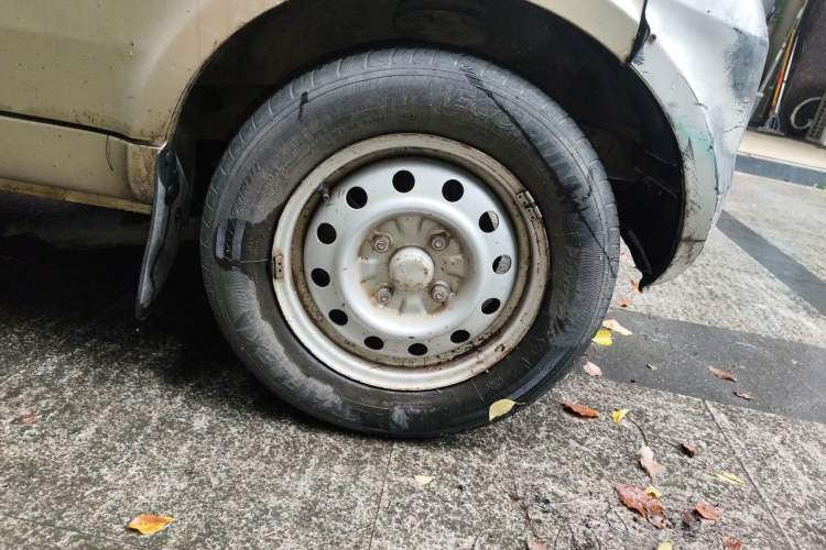 Used Wuling Rongguang 2011 1.2L Comfort Model Right Front Wheel Hub