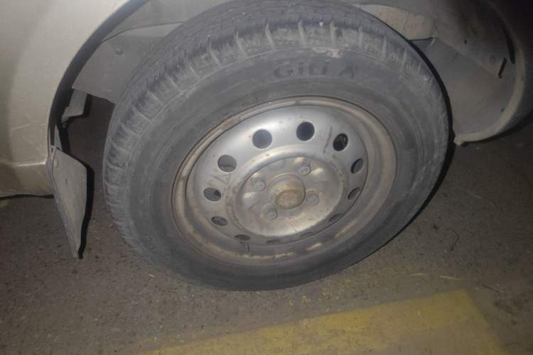Used Wuling Rongguang 2011 1.2L Base Version Right Front Wheel Hub