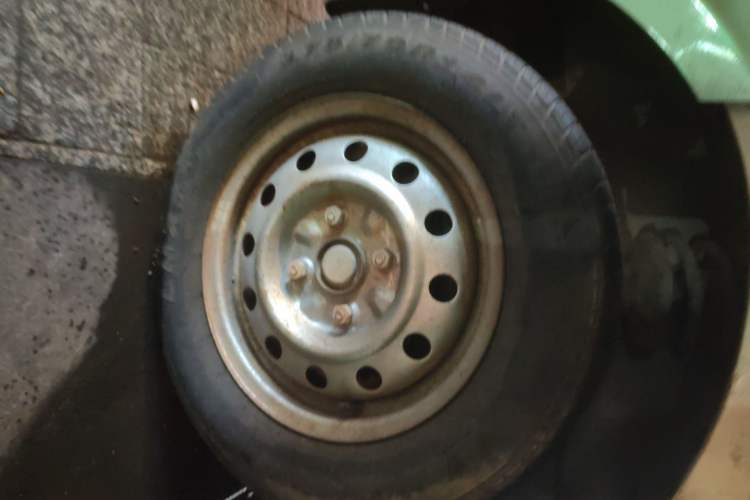 Used Wuling Rongguang 2011 1.2L Base Version Right Front Wheel Hub